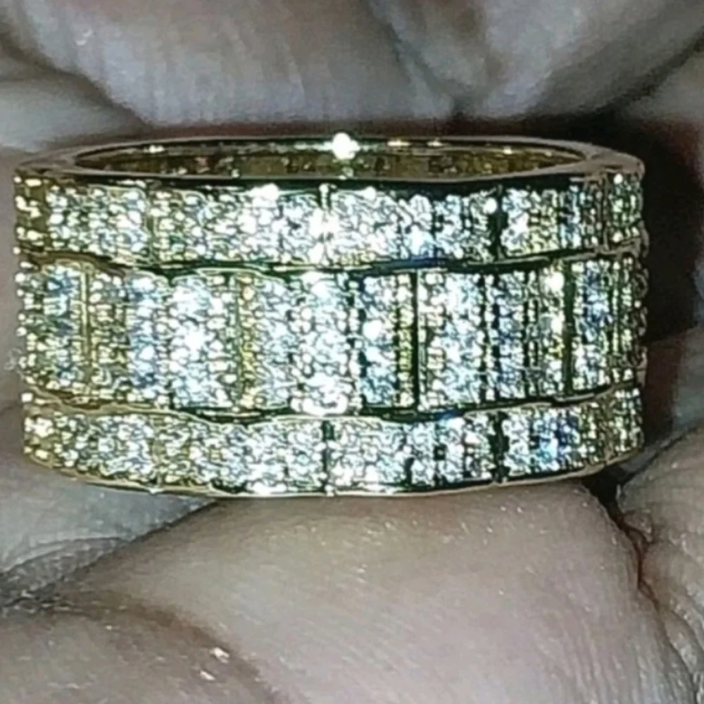 Elegant Mens Gold  Ring Sz 9